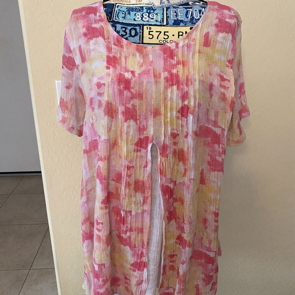 The Pink/White Floral TieDye blouse by Creation SZ XXL, 35% Cotton, 65% Pole EUC